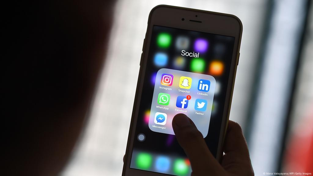 Pakistan New Cybercrime Law Threatens To To Stifle Social Media Dissent Asia An In Depth Look At News From Across The Continent Dw 24 02 22