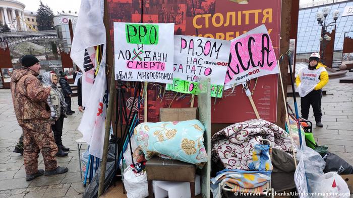 Учасники протесту планують залишатися на Майдані до виконання їхніх вимог (фото 16 грудня)