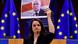 Светлана Тихановская в Европарламенте с фото оппозиционного политика Николая Статкевича Светлана Тихановская в Европарламенте с фото оппозиционного политика Николая Статкевича