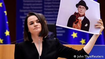 Светлана Тихановская в Европарламенте получает премию имени Сахарова