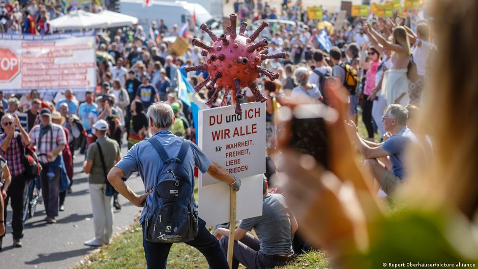 Most Germans on board with coronavirus lockdown | News | DW - Vimarsana News