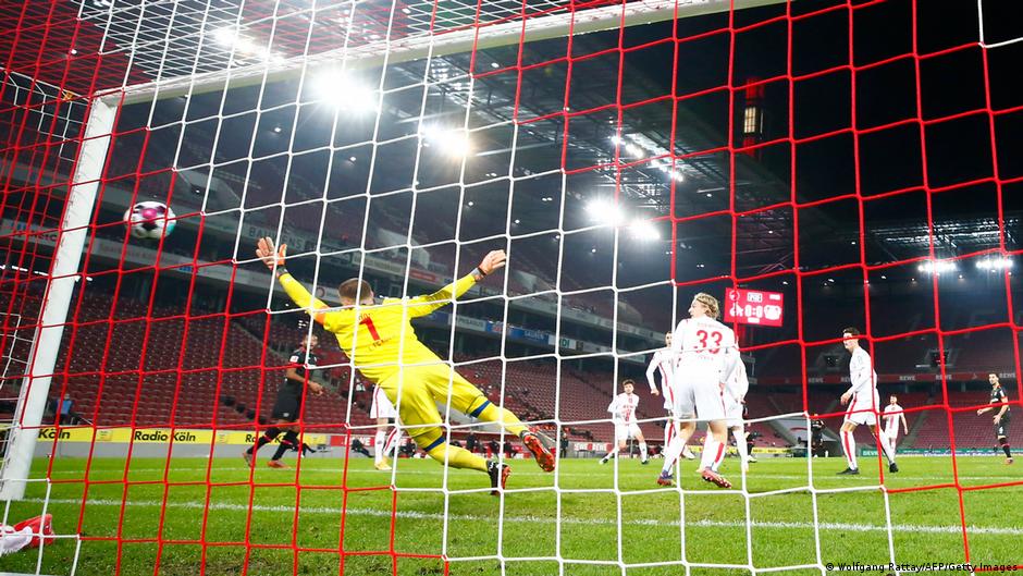 Bundesliga Bulletin: Leverkusen hammer Cologne to stay top, Robert Lewandowski downs Wolfsburg | Sports| German football and major international sports news | DW - Vimarsana News