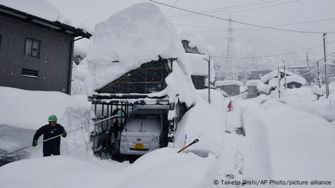 Tokyo gets heavy snow advisory as weather agency warns of disruptions