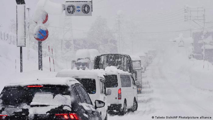 Heftige Schneefälle und Schneestürme in Japan