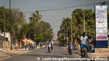 (200106) -- CASAMANCE (SENEGAL), Jan. 6, 2020 () -- Photo taken on Dec. 24, 2019 shows the street view of Ziguinchor of Casamance, southern Senegal. Senegalese Minister of Tourism and Air Transport Alioune Sarr announced recently that 1.7 million foreign tourists visited Senegal in 2019. (Photo by Louis Denga/)