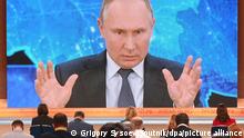 6421494 17.12.2020 Russian President Vladimir Putin speaks during his annual end-of-year news conference in Moscow, Russia. Grigory Sysoev / Sputnik