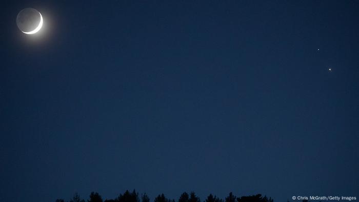 Jupiter (lower right) and Saturn (upper right).  On the left, the moon. 