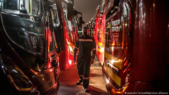 Kolumbien Bogota Bus Busverkehr Personennahverkehr 