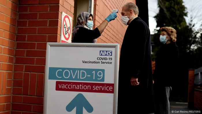 BG Coronavirus Impfung rund um die Welt | Großbritannien Wolverhampton