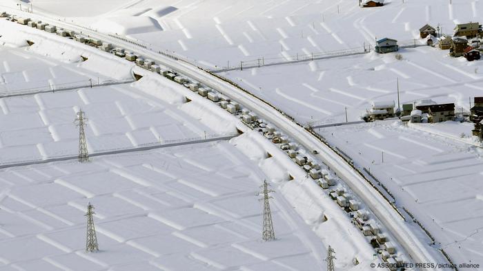 Cars stuck in Niigata Prefecture