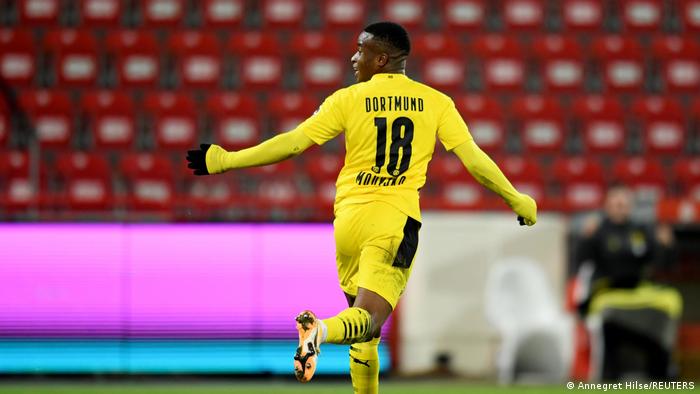 Deutscher Fußball-Bund Berlin - Borussia Dortmund |  Joseph Mukoko