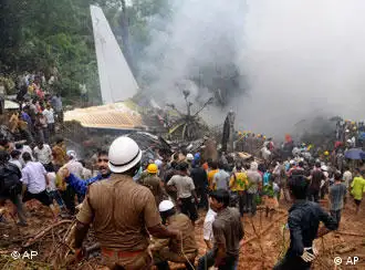 印度发生空难，159人遇难