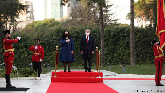 La presidenta interina de Kosovo, Vjosa Osmani, e Ilir Meta, presidente de Albania. (19.12.2020). La presidenta interina de Kosovo, Vjosa Osmani, e Ilir Meta, presidente de Albania. (19.12.2020).