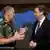 Guido Westerwelle in Beirut im Gespräch mit UNIFIL-Kommandeur Cuevas (Foto: dpa