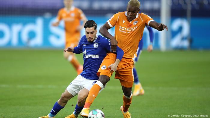 FC Schalke 04 vs Arminia Bielefeld .