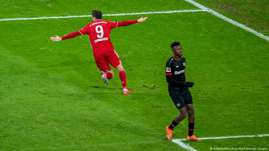 Bundesliga: Lewandowski accepts Christmas gifts as Bayern Munich go top | Sports| German football and major international sports news | DW - Vimarsana News
