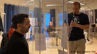 Haddad both organized and participated in the "1001 Takt" workshop with the Beethoven Orchestra musicians playing music from the eastern tradition | Photo: P. Jedicke/DW