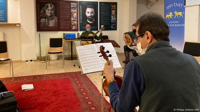 Musicians playing instruments not found in the western classical music tradition, like the oud and ney, participated in the "1001 Takt" workshop | Photo: P. Jedicke/DW