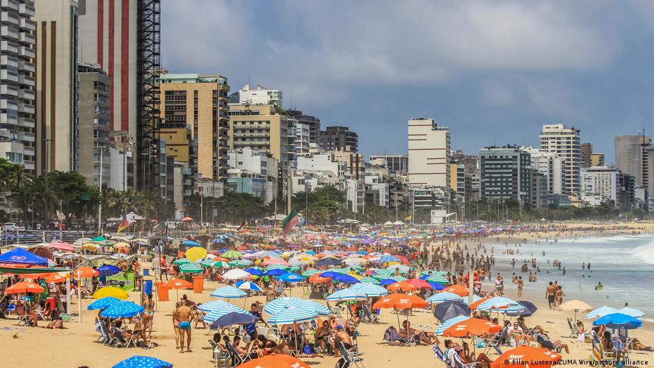 Brasil tem mais de 20 mil novos casos de covid-19