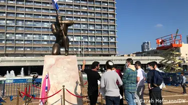 A monument to anti-Netanyahu demonstrators stirs – DW – 12/21/2020