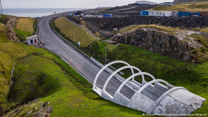 ورودی تونل زیر اقیانوس که در ۱۹ دسامبر ۲۰۲۰ افتتاح شد.