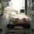 Profissionais de saúde atendem um paciente de covid-19 em uma das unidades de terapia intensiva (UTI) do hospital Ramon y Cajal em Madri, em 11 de dezembro 