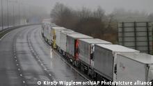 21.12.2020 *** Lorries parked on the M20 near Folkestone, England, Monday, Dec. 21, 2020, as part of Operation Stack after the Port of Dover was closed and access to the Eurotunnel terminal suspended following the French government's announcement. France banned all travel from the UK for 48 hours from midnight Sunday, including trucks carrying freight through the tunnel under the English Channel or from the port of Dover on England's south coast. (AP Photo/Kirsty Wigglesworth)