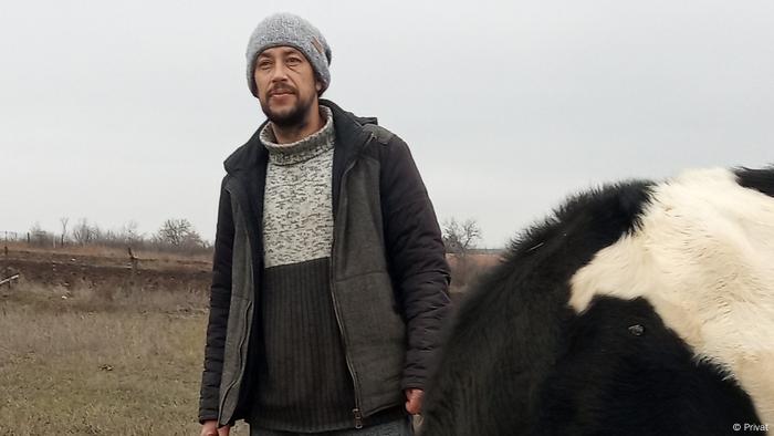 Фермер-одноосібник Юрій Макарський розповів DW, що поставлене податкове зобов´язання значно ускладнить йому життя. Частину землі Макарському, можливо, доведеться продати Фермер-одноосібник Юрій Макарський розповів DW, що поставлене податкове зобов´язання значно ускладнить йому життя. Частину землі Макарському, можливо, доведеться продати