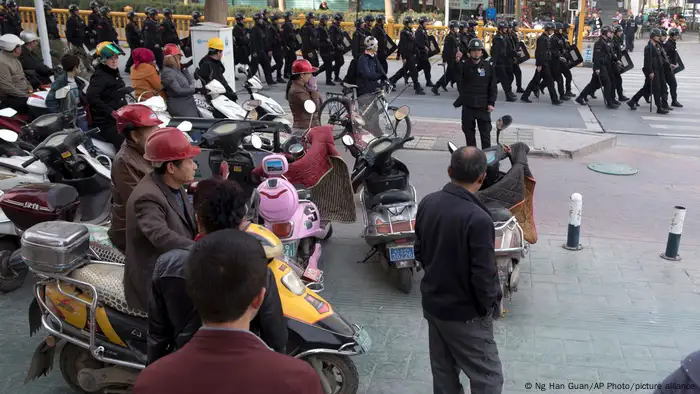 China Xinjiang 2017 | Sicherheitspersonal