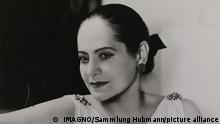 Helena Rubinstein (18701965) - amerikanische Kosmetikunternehmerin polnischer Herkunft - in einem Kleid von Molyneux. Photographie. Um 1920.