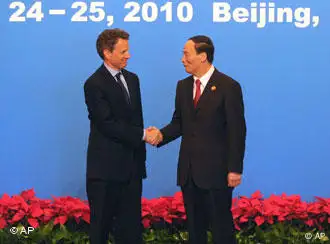 去年的美中对话在北京举行（图为美财长盖特纳和中国副总理王岐山）