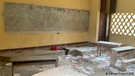 Une école détruite dans la ville de Kumba dans le sud-ouest anglophone