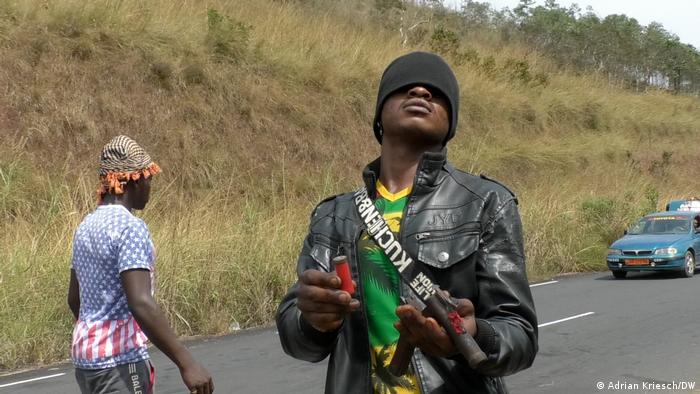 Kamerun: Separatisten an einem Checkpoint bei Numba