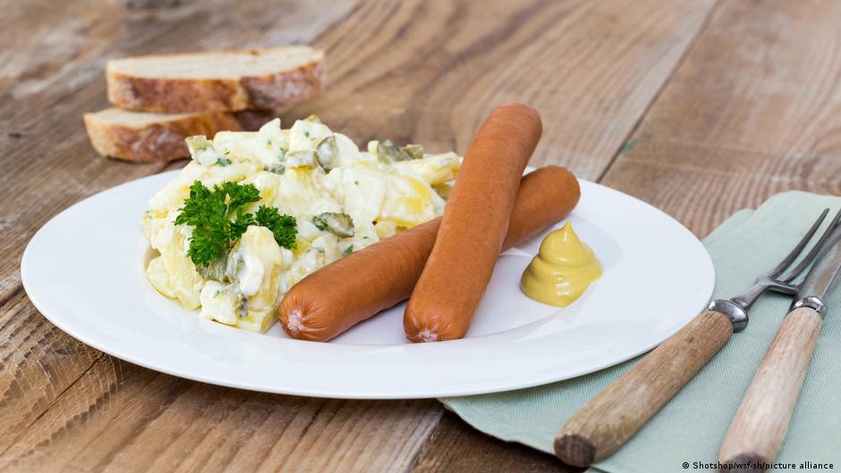 Улюблена різдвяна страва німців подешевшала – DW – 23.12.2025