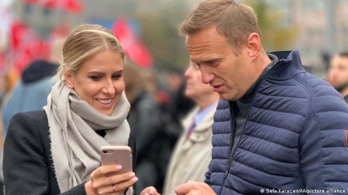 Юристка Фонда борьбы с коррупцией (ФБК) Любовь Соболь и Алексей Навальный