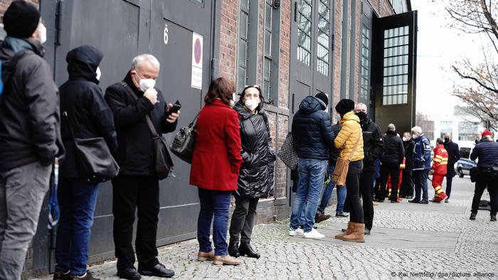 Covid Vaccination Germans Struggling To Get Appointments Germany News And In Depth Reporting From Berlin And Beyond Dw 11 01 2021 [ 394 x 700 Pixel ]