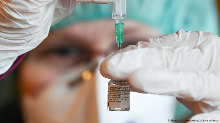 Germany S Covid Vaccine Procurement Labeled A Gross Failure News Dw 02 01 2021