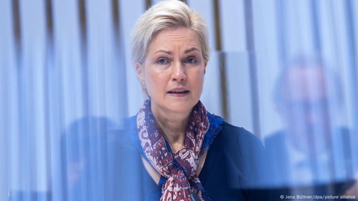 Mecklenburg-Vorpommerns Ministerpräsidentin Manuela Schwesig während einer Rede