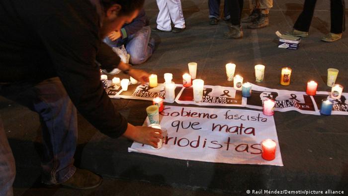 Мексиканцы скорбят об убитом журналисте