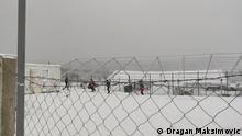 Fotos von Migranten, die vor dem von IOM geschlossenen Flüchtlingskamp Lipa bei Bihac, Bosnien Herzegowina (in der Nähe Kroatiens) ausharren. Urheber: Dragan Maksimovic, Datum: 28.12.202