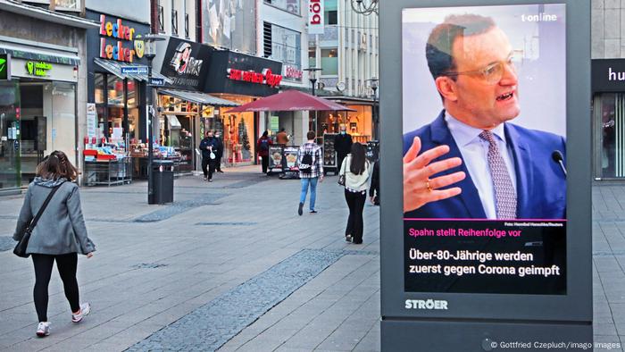 Deutschland Essen Plakat mit Jens Spahn