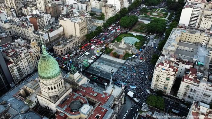 Argentina Buenos Aires: vista de pájaro del Parque del Palacio de Congresos y las calles circundantes