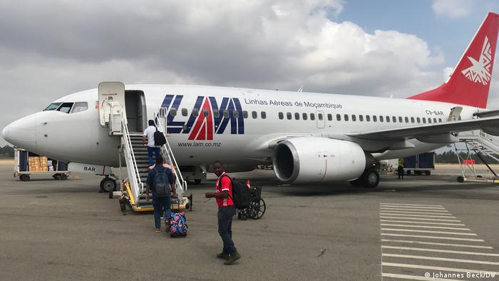 Mosambik l Flugzeug der LAM