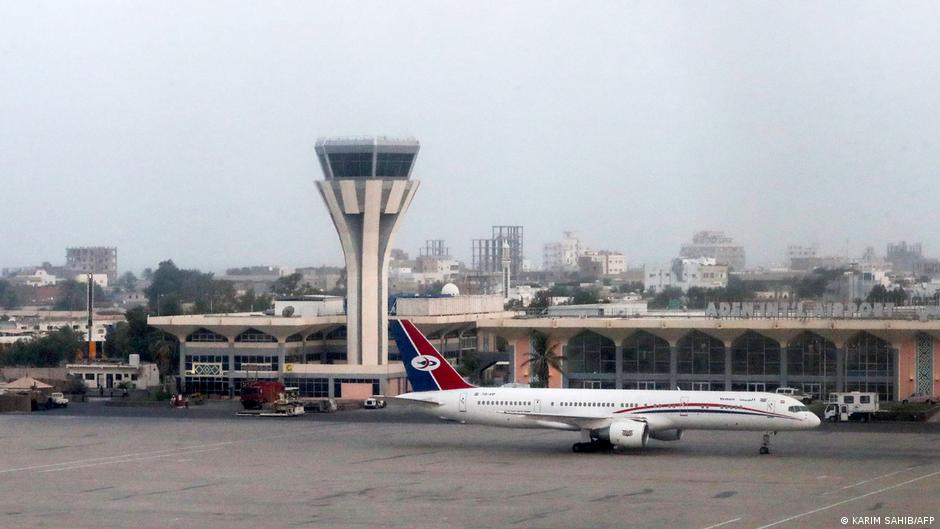 Los hutíes atacan aeropuerto de Yemen con drones y misiles, según la prensa estatal