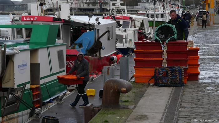 Британските рибари се оплакват, че трудно продават продукцията си в Европа Британските рибари се оплакват, че трудно продават продукцията си в Европа