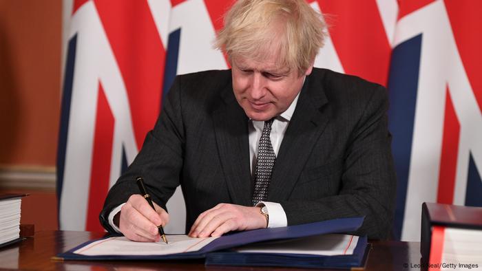 Am 30. Dezember 2020 unterzeichnet der damalige Premier Boris Johnson das nach zähen Verhandlungen erreichte Handelsabkommen mit der EU