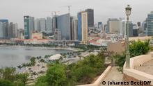 Blick vom Fort von Luanda, Fortaleza de São Miguel de Luanda, auf die Uferpromenade von Luanda, Angola (Marginal de Luanda) mit der Skyline des Zentrums der angolanischen Hauptstadt. Johannes Beck / DW
Datum: 29.10.2019