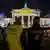 بوابة براندنبورغ التاريخية في برلين في استقبال العام الجديد بطريقة مختلفة.