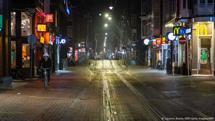 Calles vacías en Amsterdam.