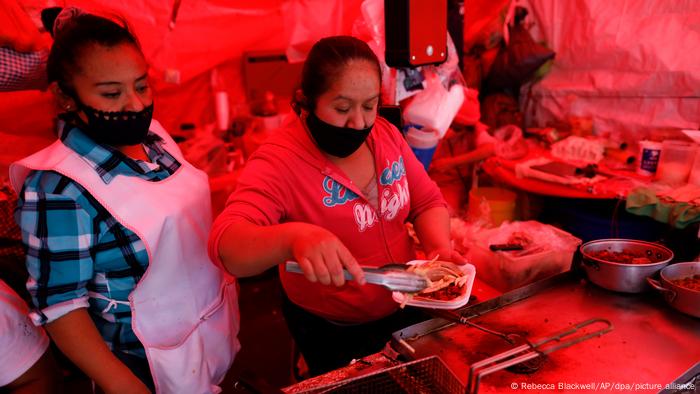Taco-Verkauf an einem Straßenstand in Mexiko-Stadt (01.01.2021)